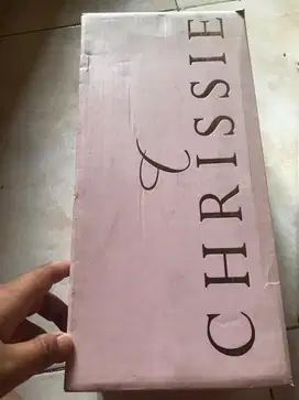 Sepatu hak pendek merk chrissie