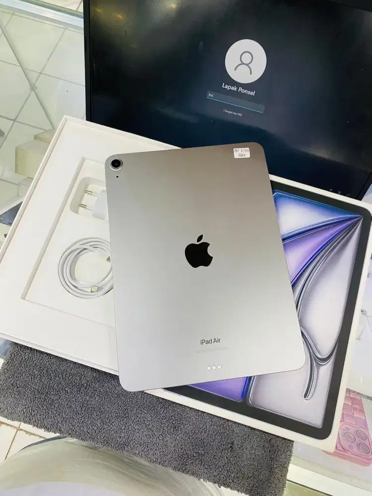 Ipad yang Air M2 (6th Generation) 256GB wifi only ex ibox fullset ori