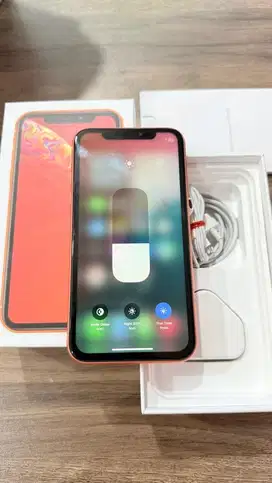 Dijual Iphone Xr Coral 128GB mulus lengkap terdaftar