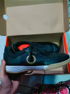 sepatu futs ortuseight