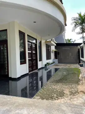 Rumah disewakan di Ciragil Kebayoran Baru Jakarta Selatan
