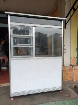 Etalase Kaca Baru