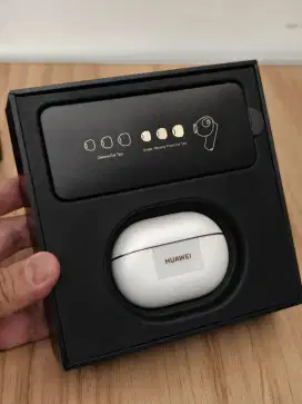 HUAWEI FreeBuds Pro 4
( NEW, pembelian 8 Sept )