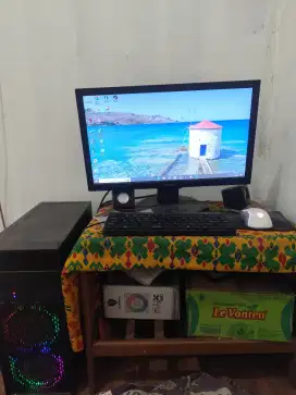 Komputer gaming Ryzen 3 3200G 
Ram 16gb
