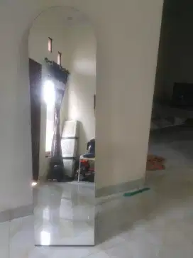 Standing mirror/ Kaca