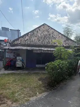 Rumah dijual untuk usaha dan tempat tinggal