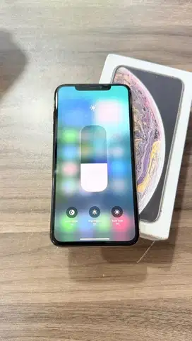 Dijual Iphone Xs Max 64GB Gold Mulus Lengkap Terdaftar