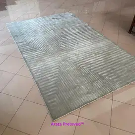 Karpet Besar 200x300 Abu Abu Motif Garis