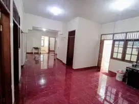 Rumah untuk usaha? Rumah Meruya Ilir ini  bikin cuan mengalir