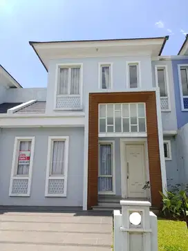 Disewakan Rumah Rapi Terawat Siap Huni di Suvarna Sutera Ada AC