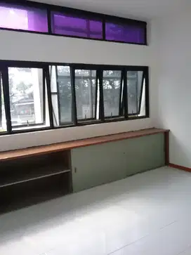 Sewa ruko di cempaka putih letjen suprapto senen 3,5 lantai