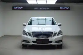 MercedesBenz E200 classic CGI 2013 PUTIH
