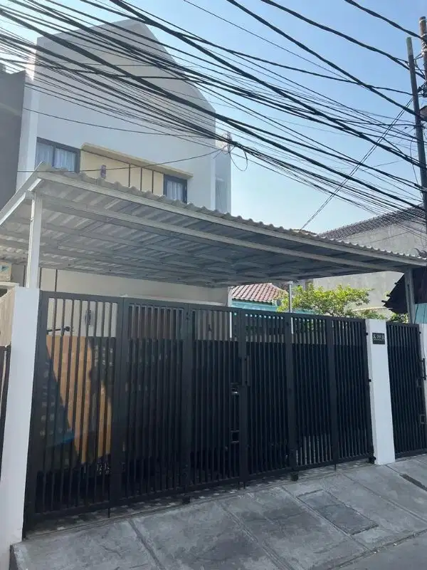 Dijual rumah daerah Utan Kayu siap huni , murah
