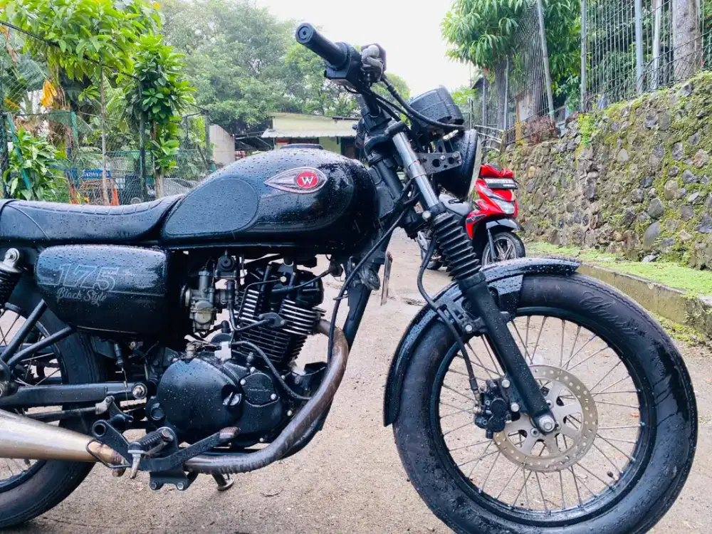Kawasaki W175 cc Japstyle 
Tahun = 2022
