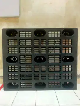 Palet Plastik Hitam Besar