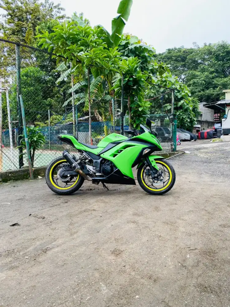 Kawasaki Ninja 250cc non abs fi
Tahun = 2017