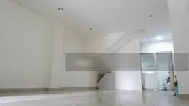 Dijual atau disewa ruko Mampang prapatan Raya lt 66 /lb 330m2