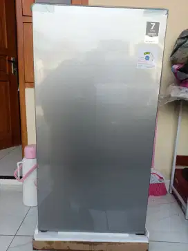 Kulkas aqua D185