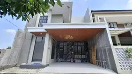 RUMAH SIAP HUNI 2 LANTAI DALAM PERUMAHAN DI JAKAL KM 10
