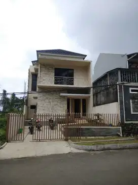 Rumah 2 lantai siap huni pamoyanan hijau