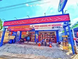 Pinggir Jalan Raya