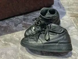 Sepatu Rare Nike Air Force 1 full black sz 41 original