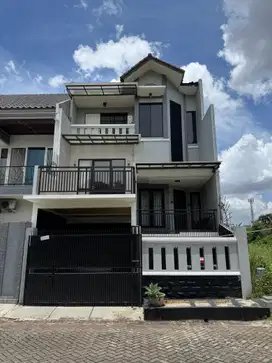 DIJUAL CEPAT! Rumah 3 lt di Metro Permata
