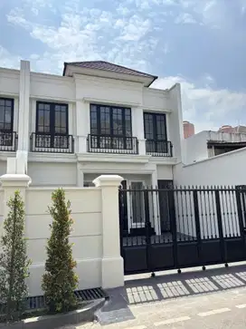 Rumah Mewah Klasik di Cempaka Putih Tengah, Jakarta Pusat