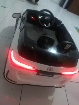 Mobil aki anak second