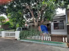 RUMAH TUA HITUNG TANAH SAJA DI DAERAH ELITE PEJATEN BARAT, DLM CLUSTER