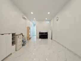 Dijual Townhouse di komplek adam malik riverside