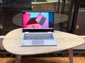 Lenovo Yoga 720-13IKB Intel Core i5-8250U RAM 8GB Display 13inch Slim