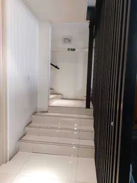 Di sewakan gudang ada kantor mewah di bizzpark green sedayu cakung cil