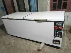 Freezer bok merek Gea kapasitas 1200 litet