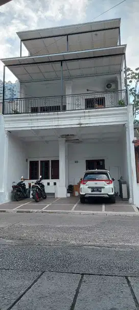 Rumah 3 lantai di Pesona depok estate Margonda Raya Depok