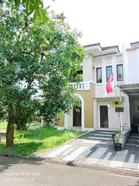 Di jual rumah mewah 2 lantai murah di Grandwisata