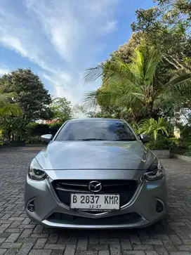 MAZDA 2 R SKYACTIV AT FACELIFT 2017/2018 Silver Titaniaum
