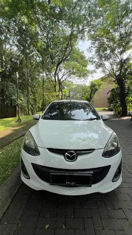 Mazda 2 Hatchback 2012 AT 1.5 Putih Bekas