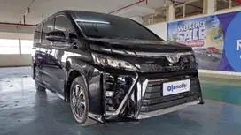 DP MURAH Toyota Voxy 2.0 Bensin-AT 2017 Hitam CNRHB