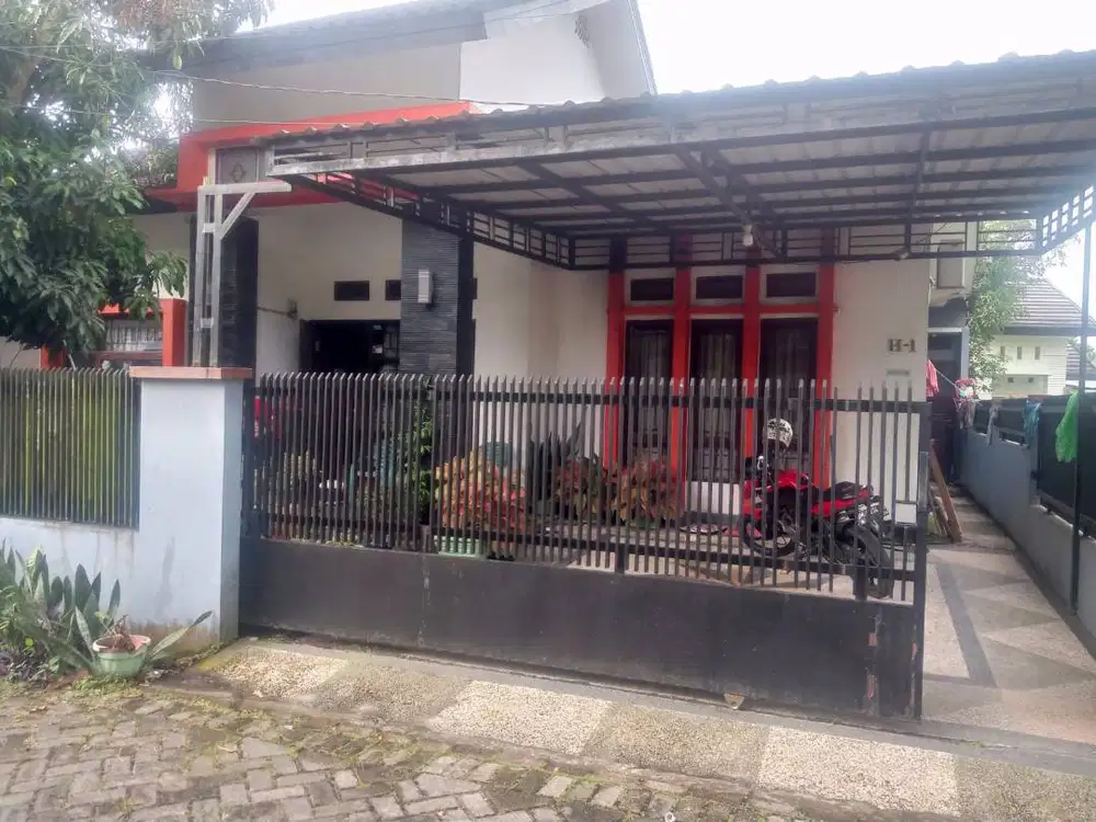 Dijual rumah semi furniture bagus ada mini pool
