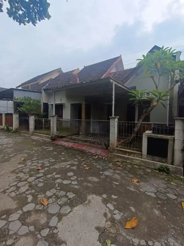 dijual rumah di condong catur, jakal km  9