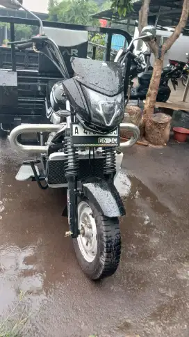 Viar 3 roda cc 200 tahun 2025 warna hitam