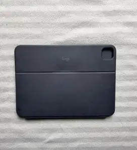 Logitech Combo Touch iPad Pro M4
