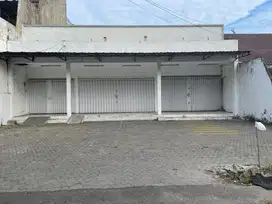 DISEWAKAN TEMPAT USAHA KOMERSIAL DEKAT CAFE, HOTEL & BANK
