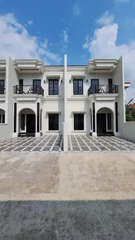RUMAH KLASIK MEWAH DEKAT JALAN BESAR DI GDC DEPOK