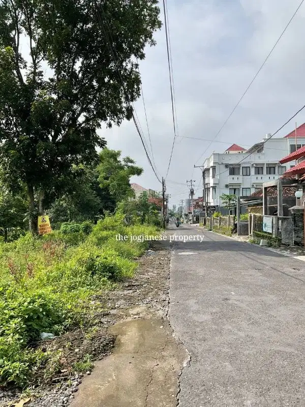dijual tanah di dekat lampu merah jl besi jangkang, jakal km 12