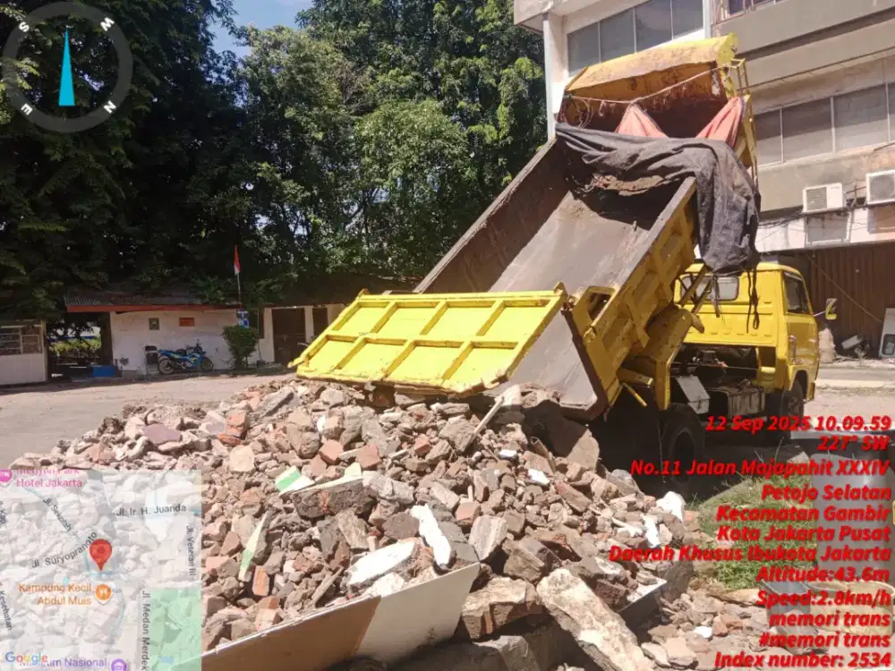 Urugan material puing dan buang sampah