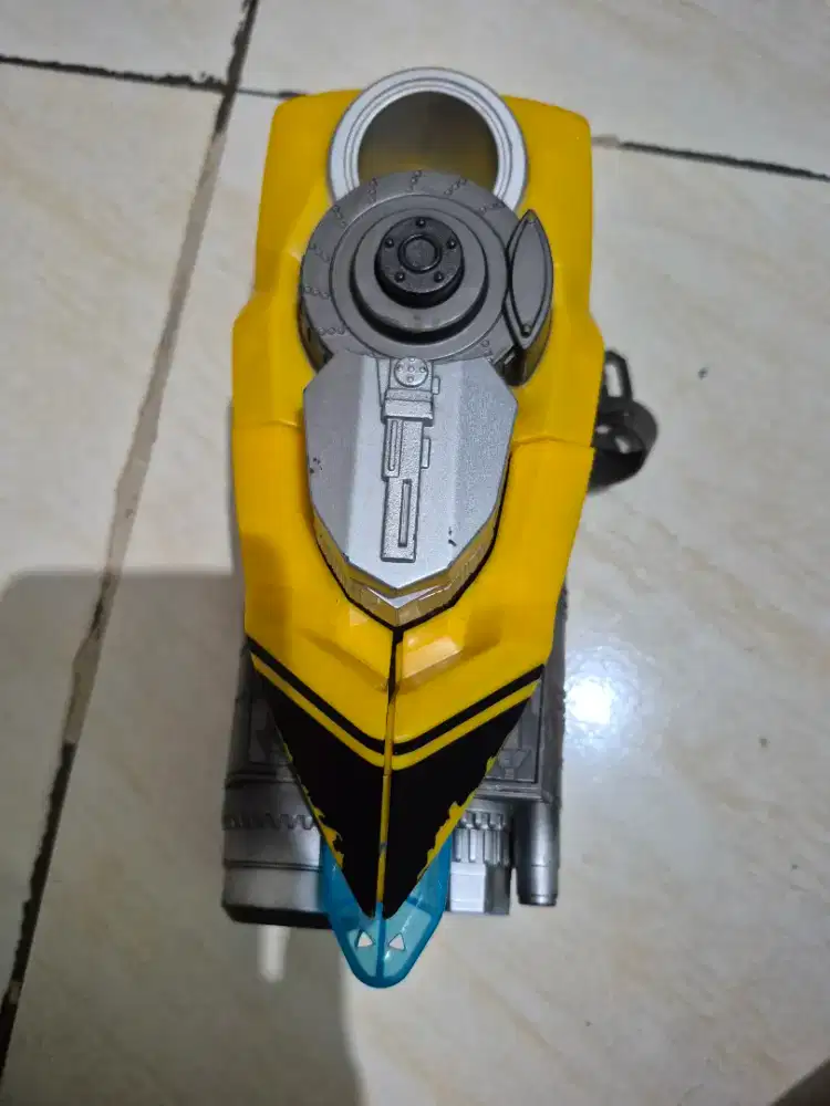 Mainan tangan bumbel bee