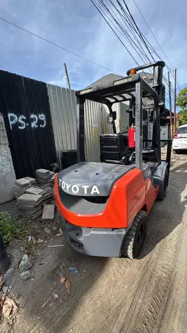 TOYOTA 3 TON MAST TWO STAGE TAHUN MUDA BERGARANSI MESIN