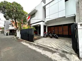 Rumah Besar Minimalis 300m2 Hook dengan banyak akses